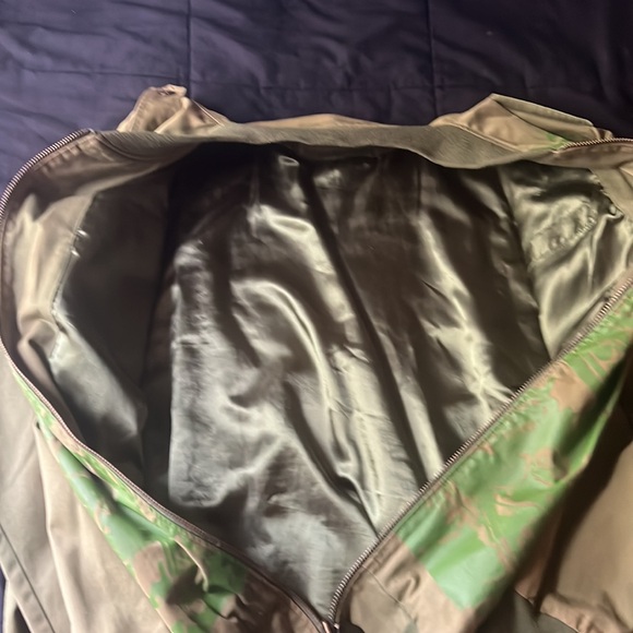 4xl 100% condition - Picture 4 of 7